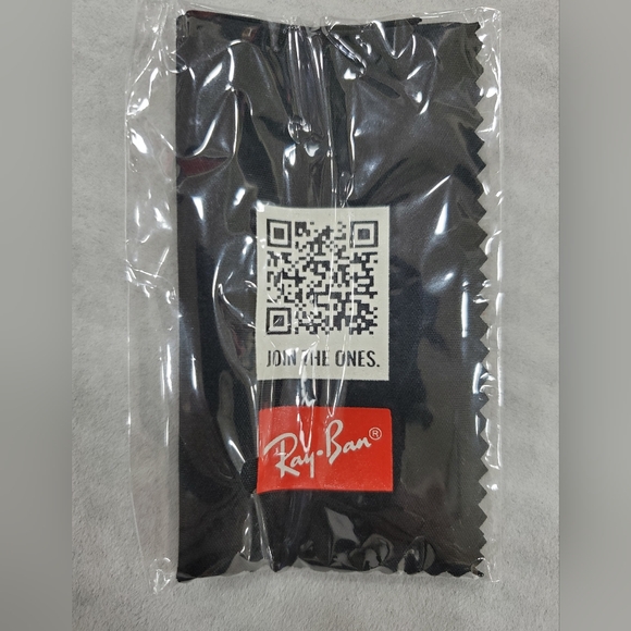 Ray Ban glasses case and cleaning cloth black with gray velvet lining - Picture 7 of 9